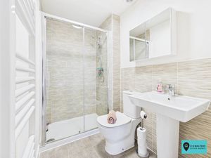 En Suite - click for photo gallery